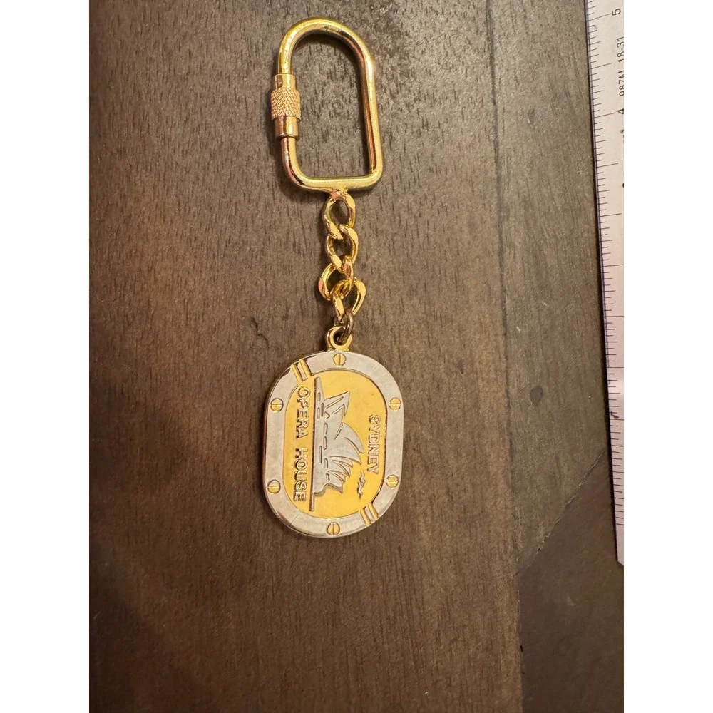 Sydney Australia Opera House Keychain Key Ring‎ Gold Tone